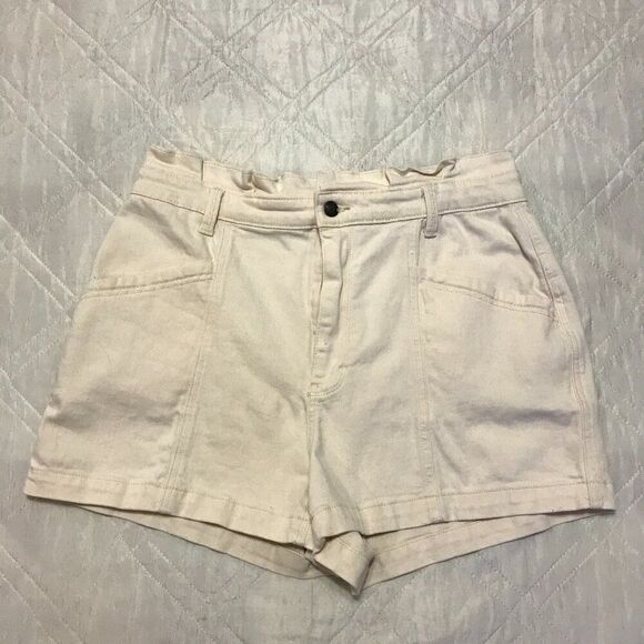 Women's Universal Thread white shorts size 14‎ - Picture 1 of 5